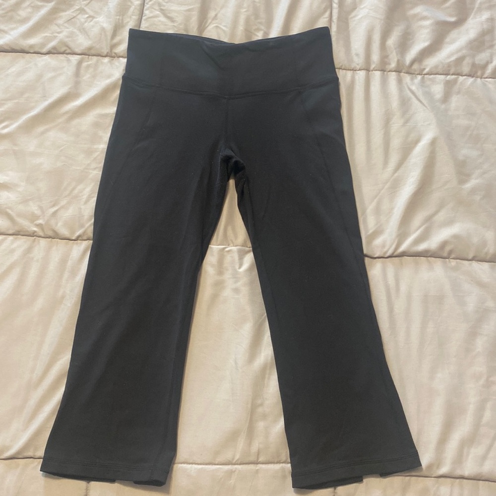 Lululemon black capris